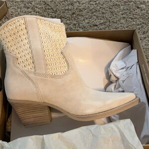 Women's Cream Ankle Boots